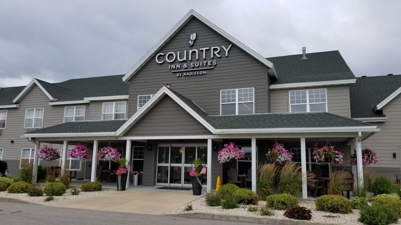 Country Inn & Suites